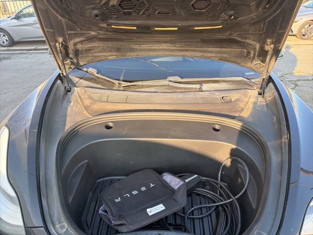 Used 2020 Tesla Model 3 Standard Range image 3