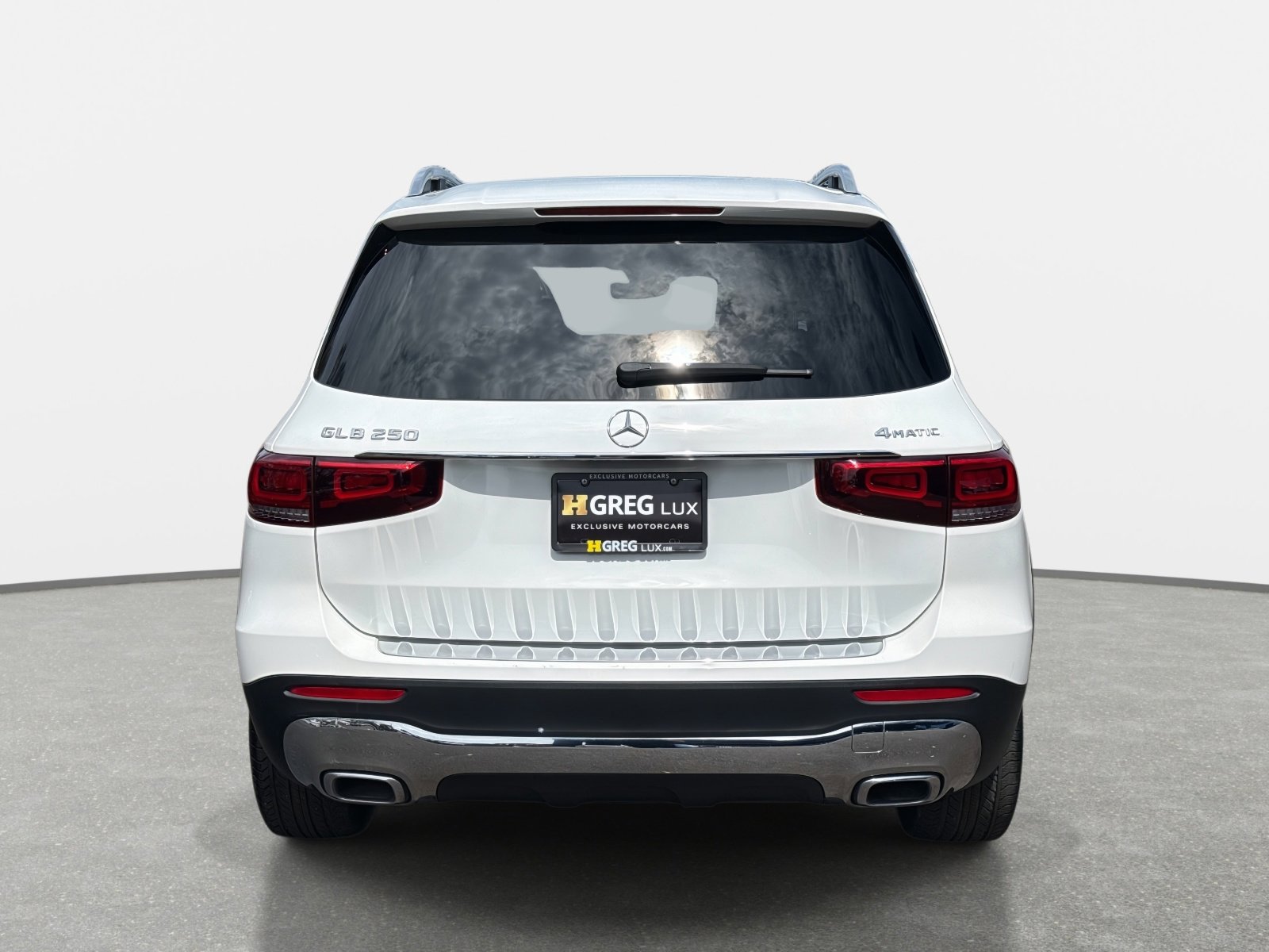 Used 2023 Mercedes-Benz GLB 250 4MATIC w/ Premium Package image 4