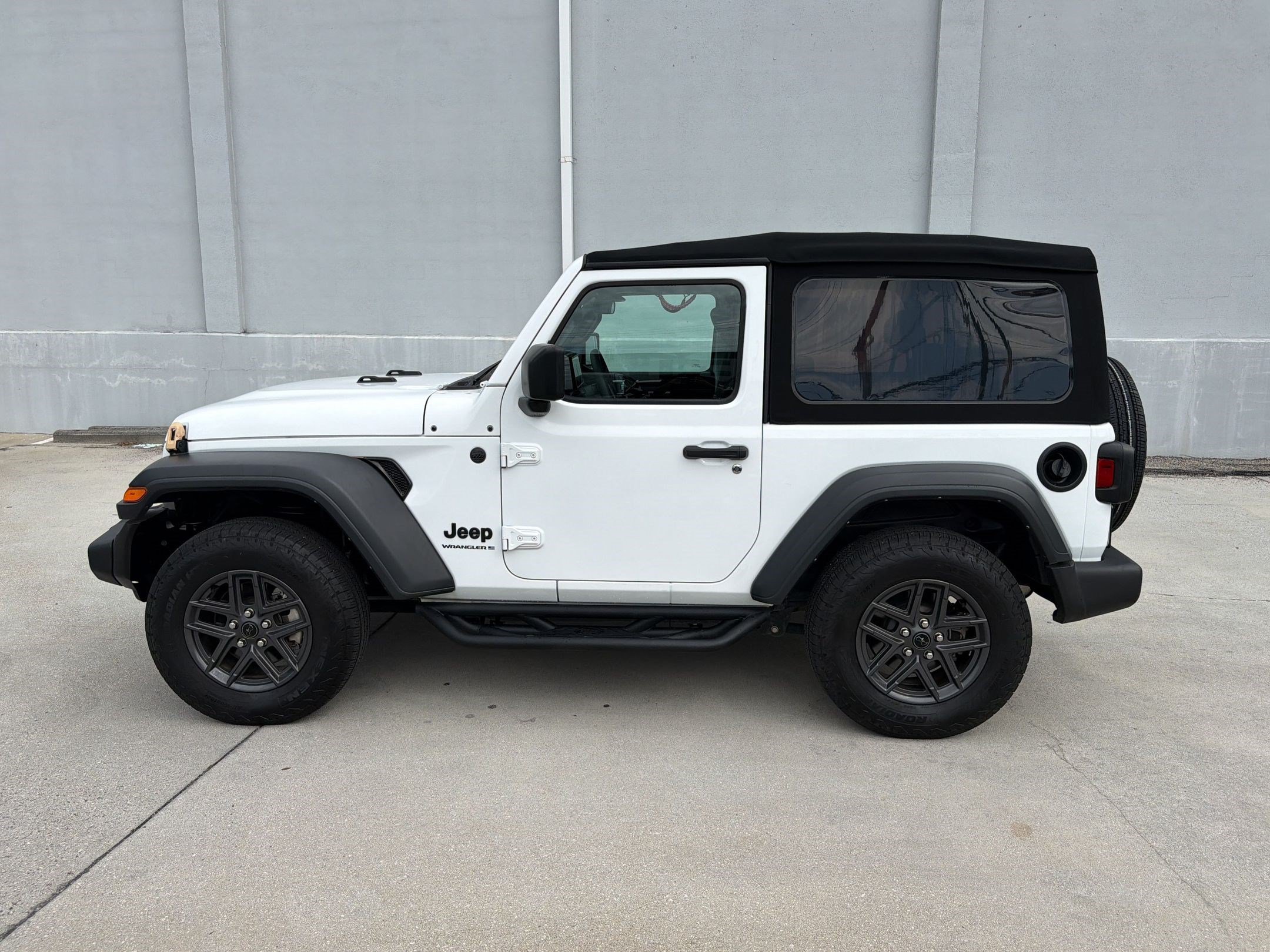 Used 2024 Jeep Wrangler Sport AWD/4WD image 2