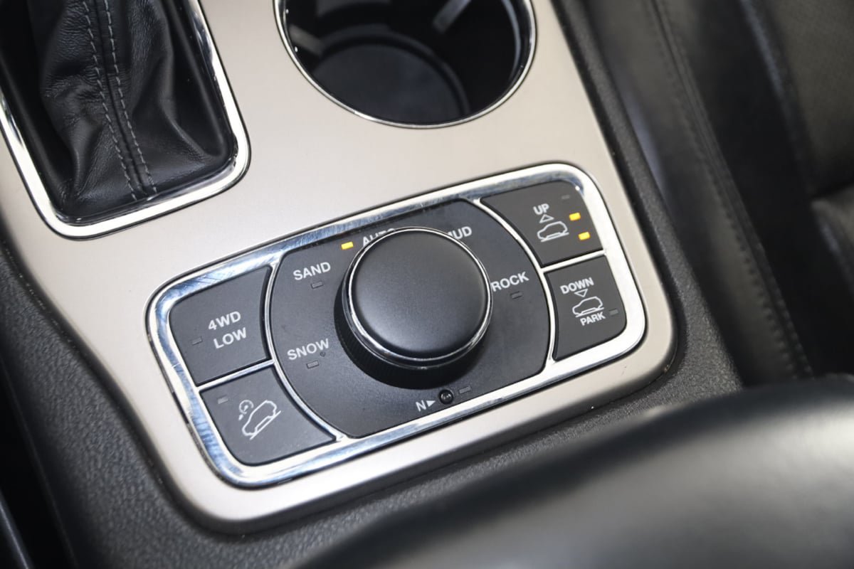 Used 2021 Jeep Grand Cherokee Overland AWD/4WD image 27