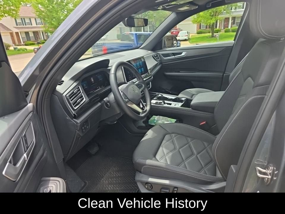 Used 2025 Volkswagen Atlas Cross Sport SE w/ Panoramic Sunroof Package FWD image 4