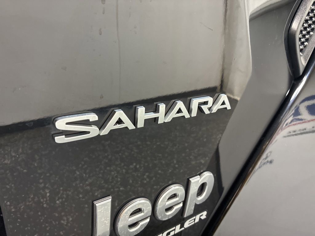 Used 2023 Jeep Wrangler Unlimited Sahara w/ LED Lighting Group AWD/4WD image 32