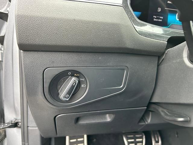 Used 2022 Volkswagen Tiguan SE R-Line image 21