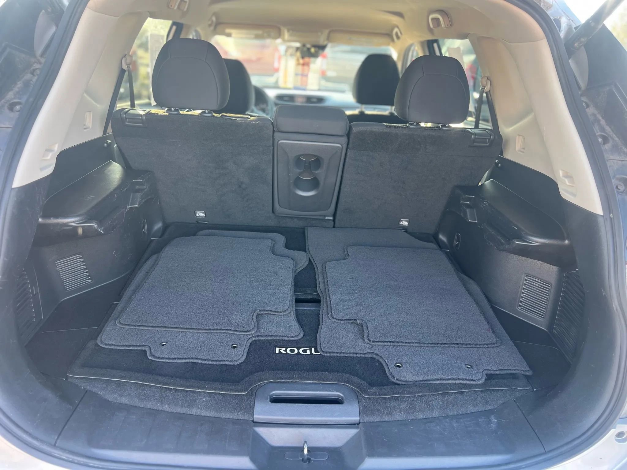 Used 2020 Nissan Rogue SV image 11