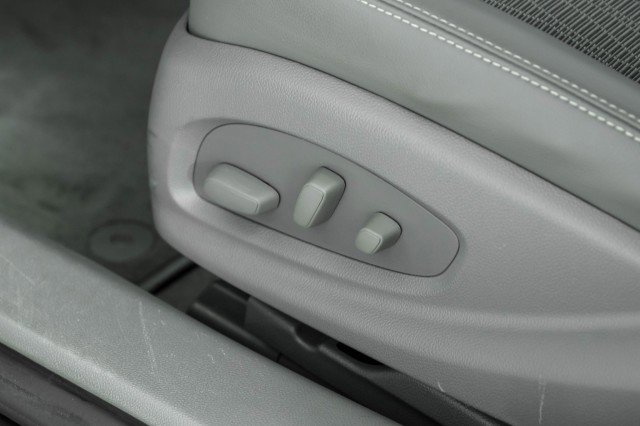 Used 2014 Chevrolet Impala LT w/ Convenience Package image 30