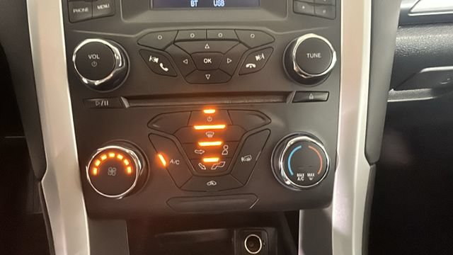 Used 2015 Ford Fusion SE FWD image 22