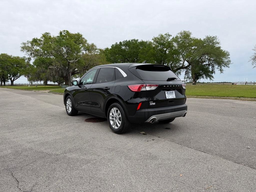Used 2022 Ford Escape SE FWD image 3