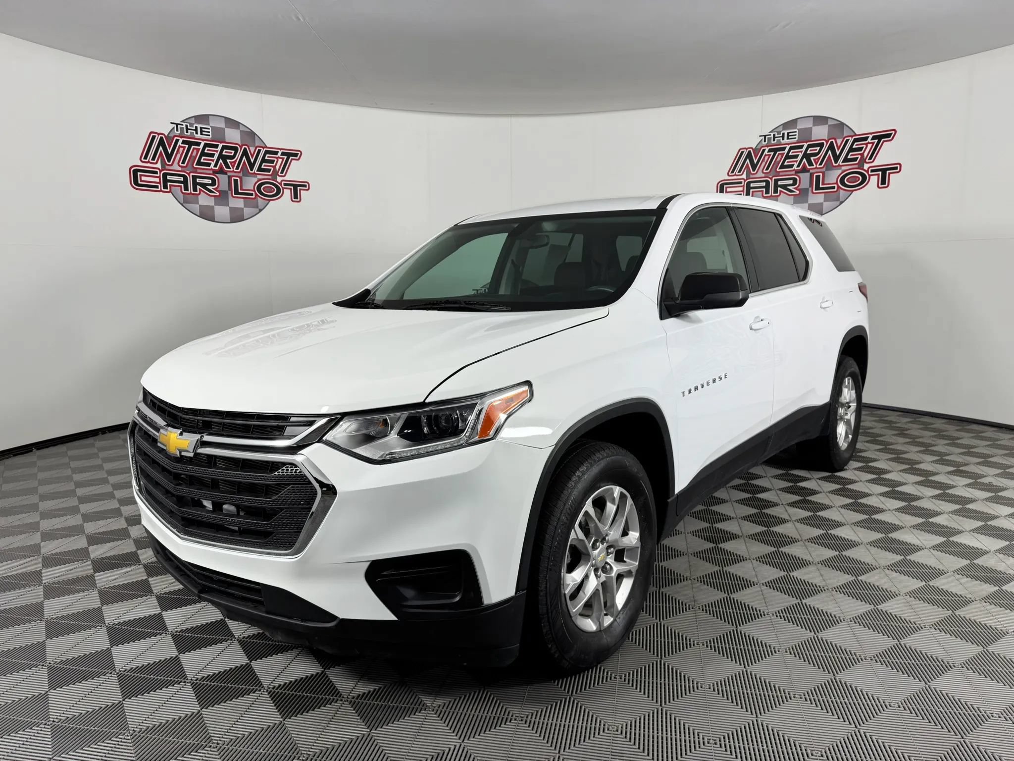Used 2021 Chevrolet Traverse LS w/ LPO, Floor Liner Package FWD image 3