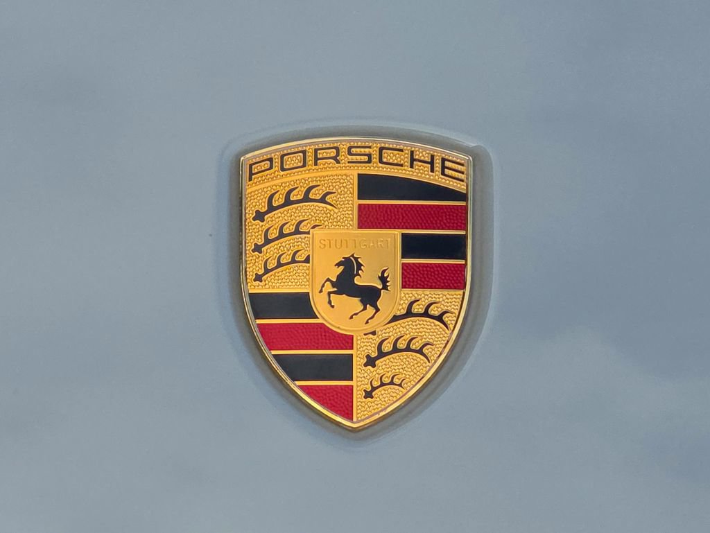 Certified 2022 Porsche Macan image 27