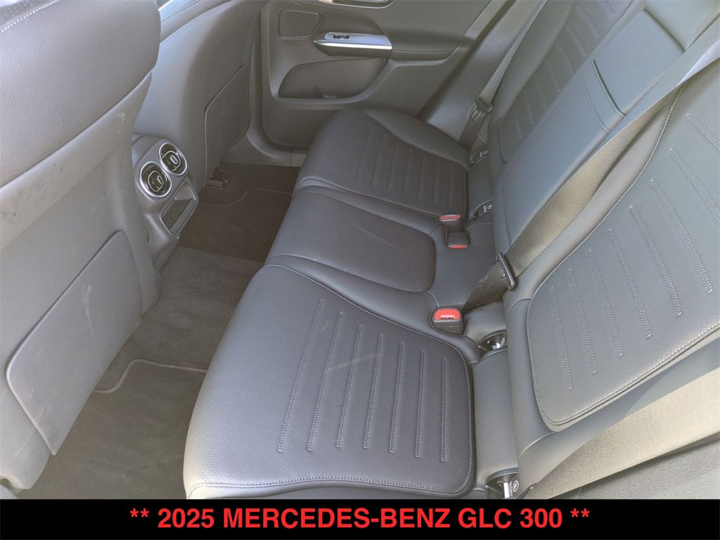 Used 2025 Mercedes-Benz GLC 300 GLC 300 image 3