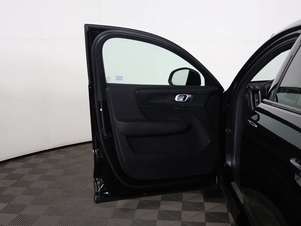 Used 2023 Volvo C40 Recharge Core AWD/4WD image 22
