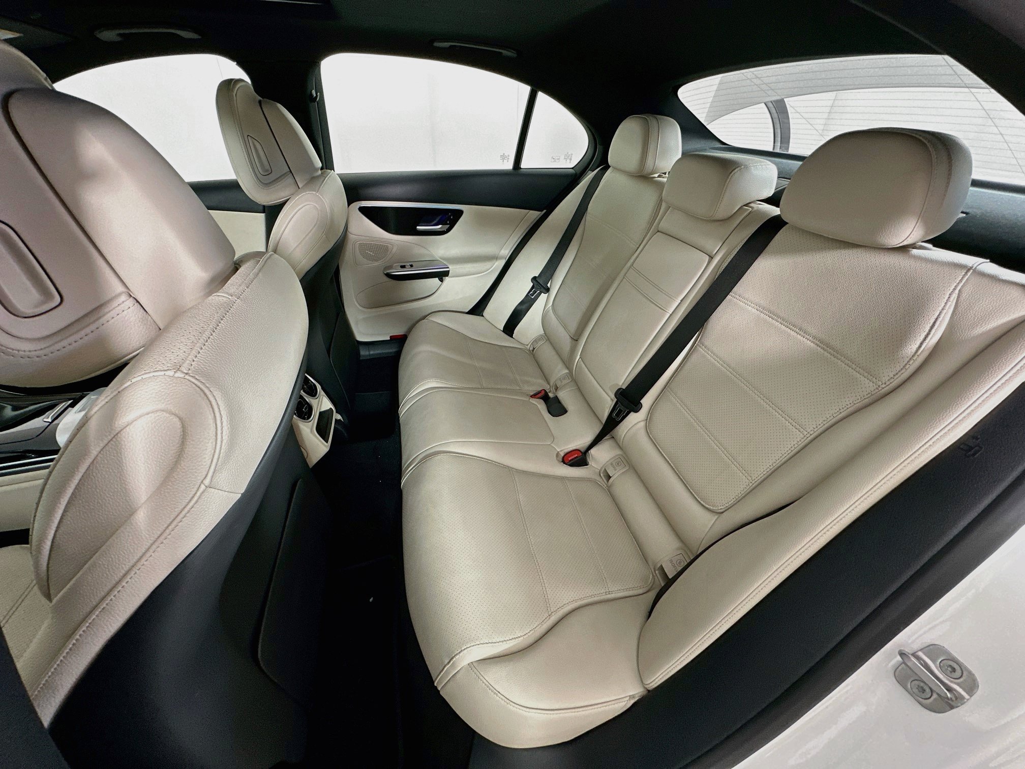 Used 2025 Mercedes-Benz C 300 Sedan image 27