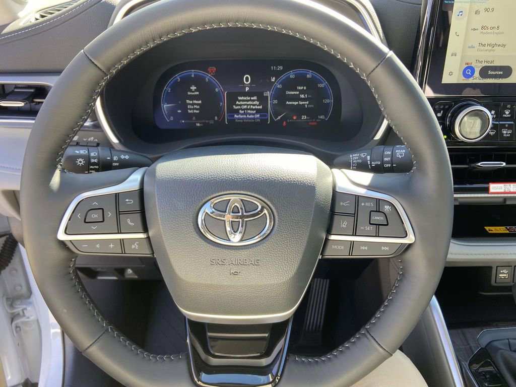 Used 2026 Toyota Highlander Limited image 36