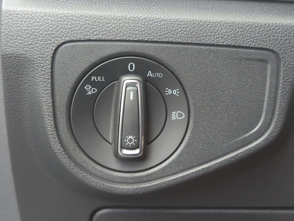 Certified 2023 Volkswagen Atlas SE FWD image 25