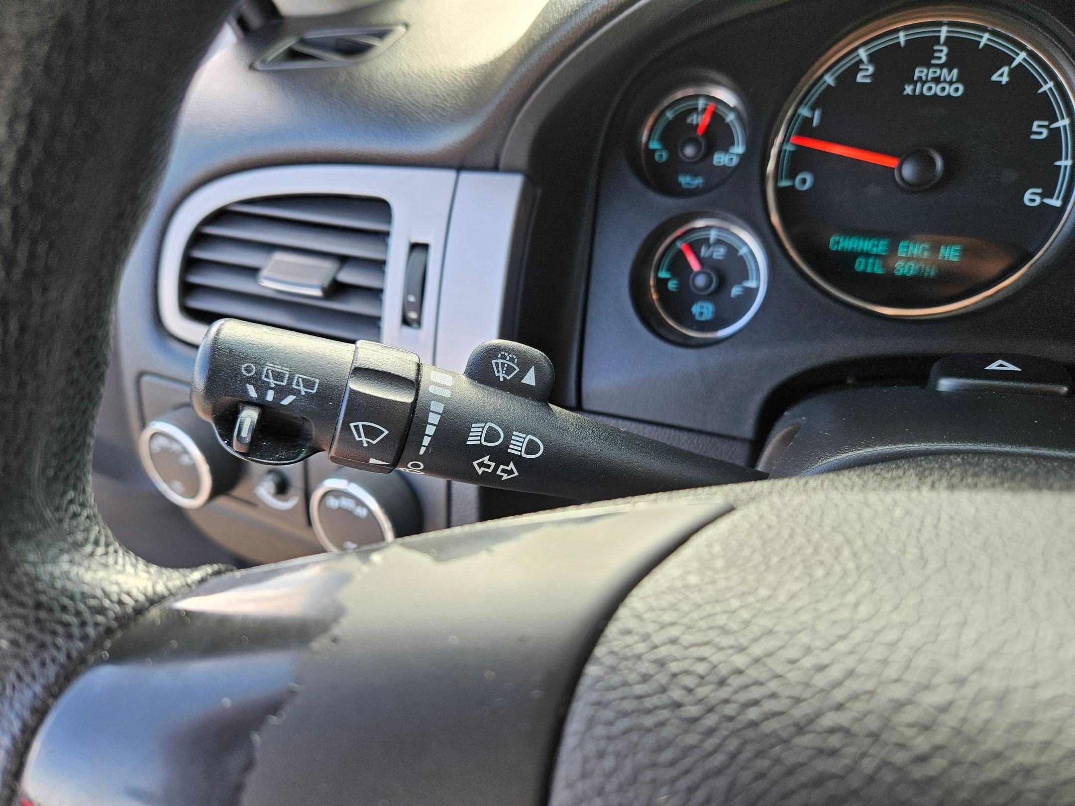 Used 2012 Chevrolet Suburban 4WD image 18