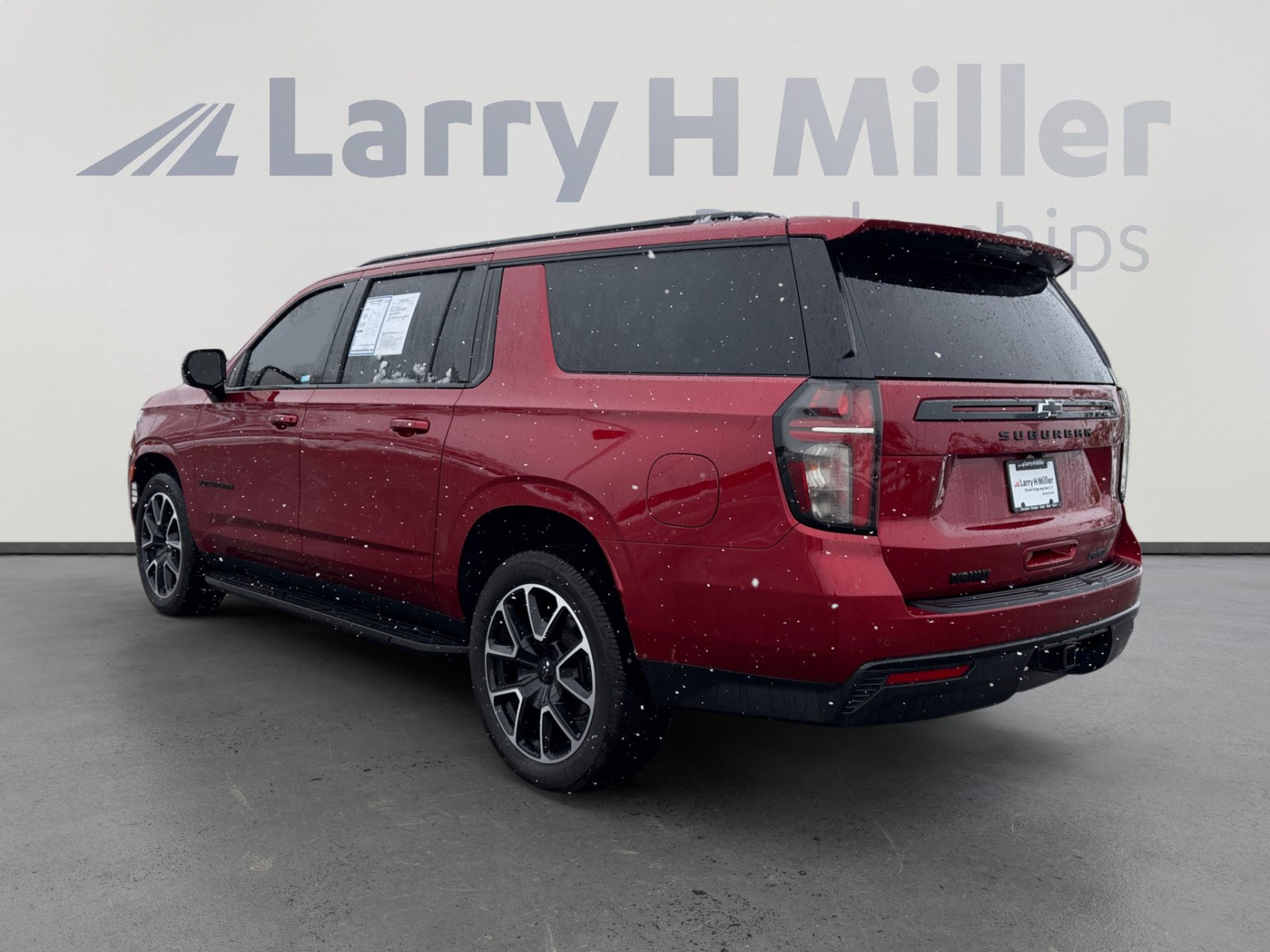 Used 2023 Chevrolet Suburban RST AWD/4WD image 5