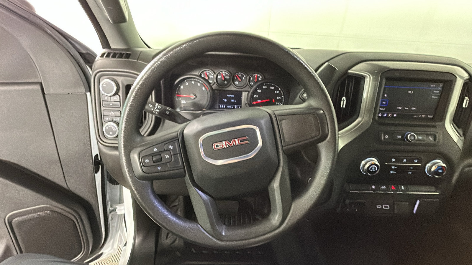 Used 2024 GMC Sierra 2500 Pro w/ Convenience Package AWD/4WD image 17