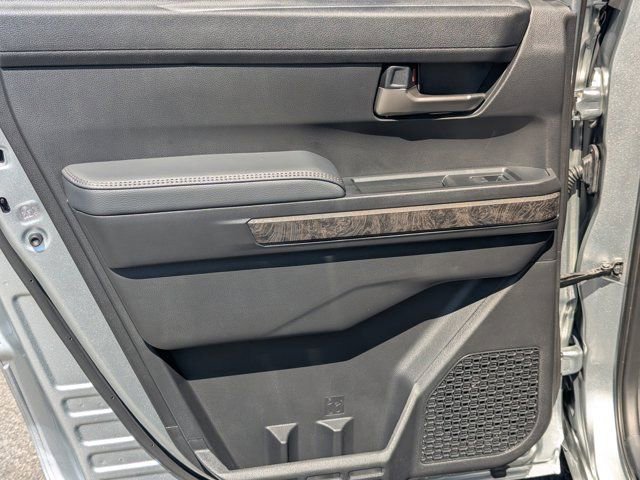 Used 2025 Toyota Tacoma Limited AWD/4WD image 18