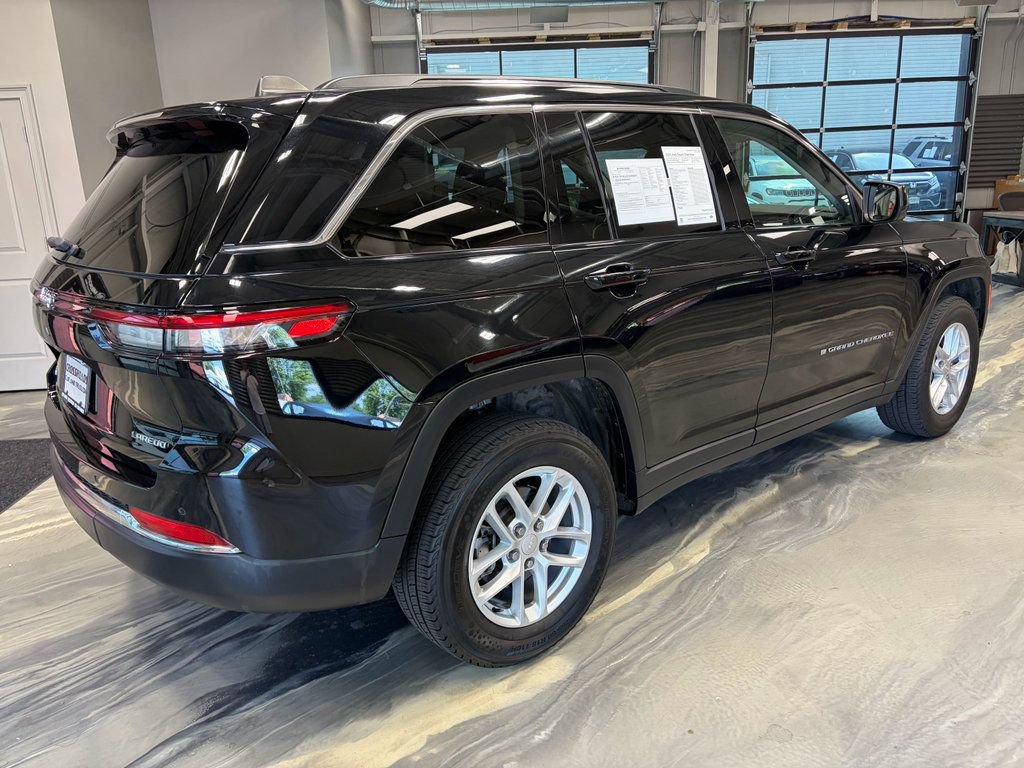 Used 2023 Jeep Grand Cherokee Laredo w/ Luxury Tech Group I AWD/4WD image 32