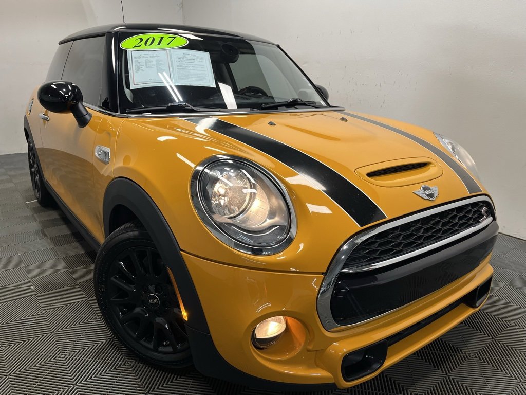 Used 2017 MINI Cooper S image 1