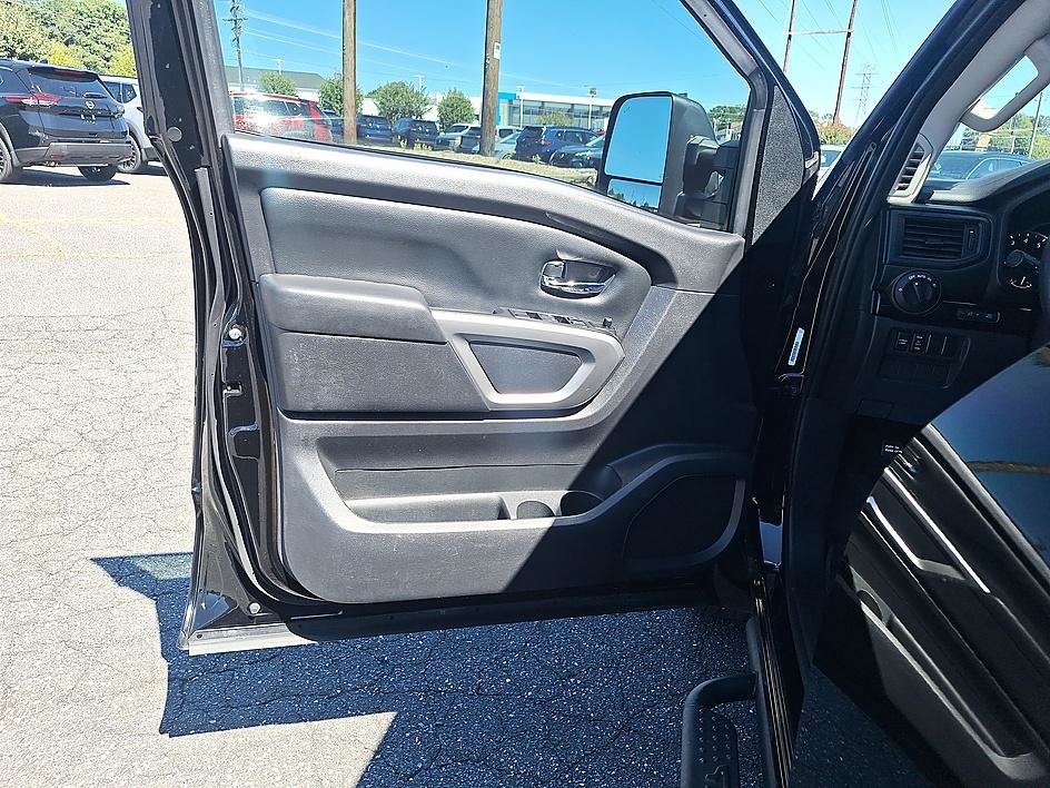 Used 2024 Nissan Titan SV w/ SV Convenience Package AWD/4WD image 9