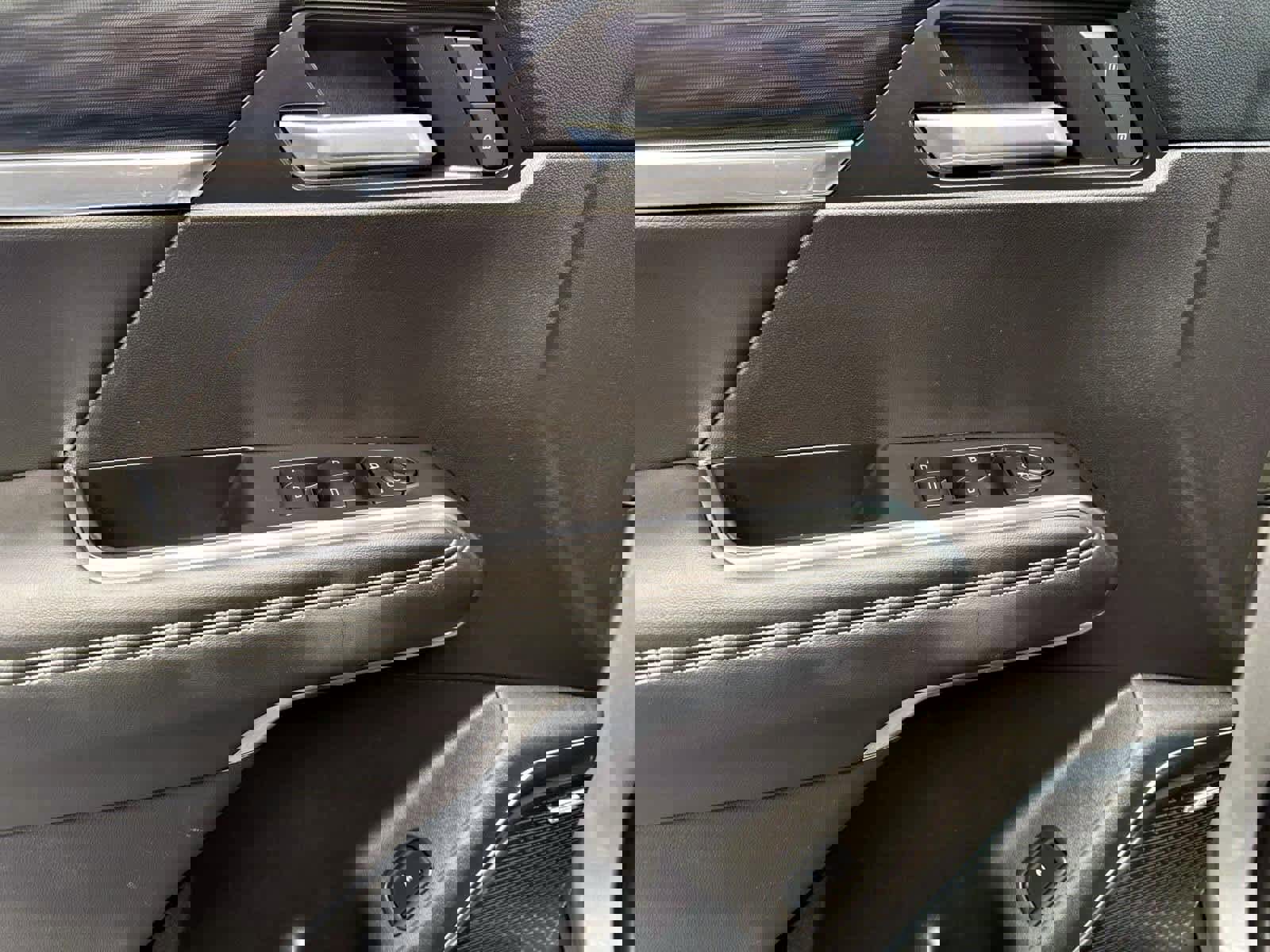 Used 2025 GMC Acadia Elevation image 13