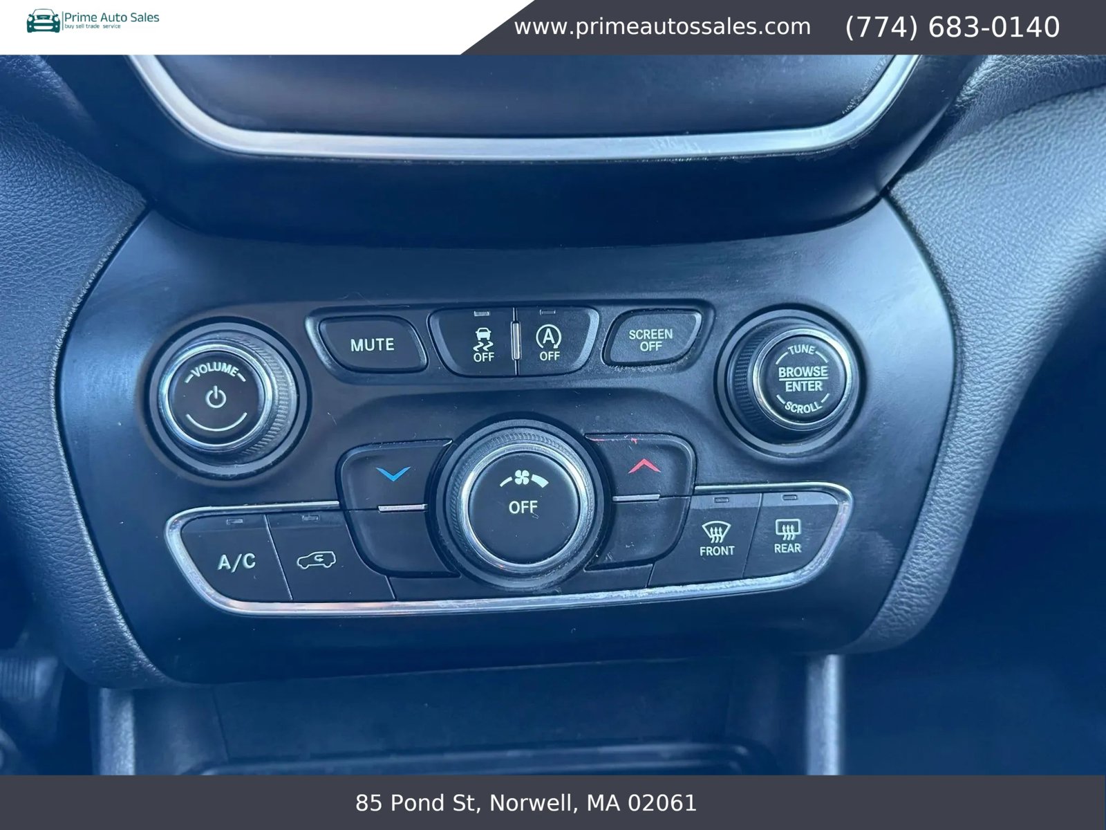Used 2019 Jeep Cherokee Latitude Plus AWD/4WD image 19