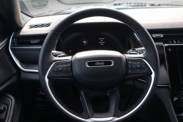 New 2025 Jeep Grand Cherokee L Laredo w/ Luxury Tech Group I image 4