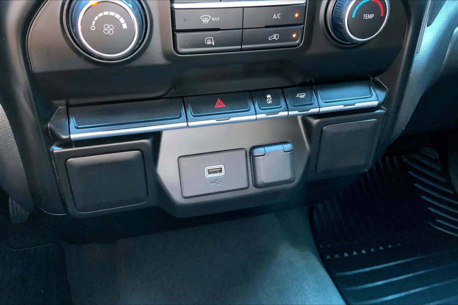 Used 2020 Chevrolet Silverado 1500 Custom w/ Infotainment Package RWD image 31