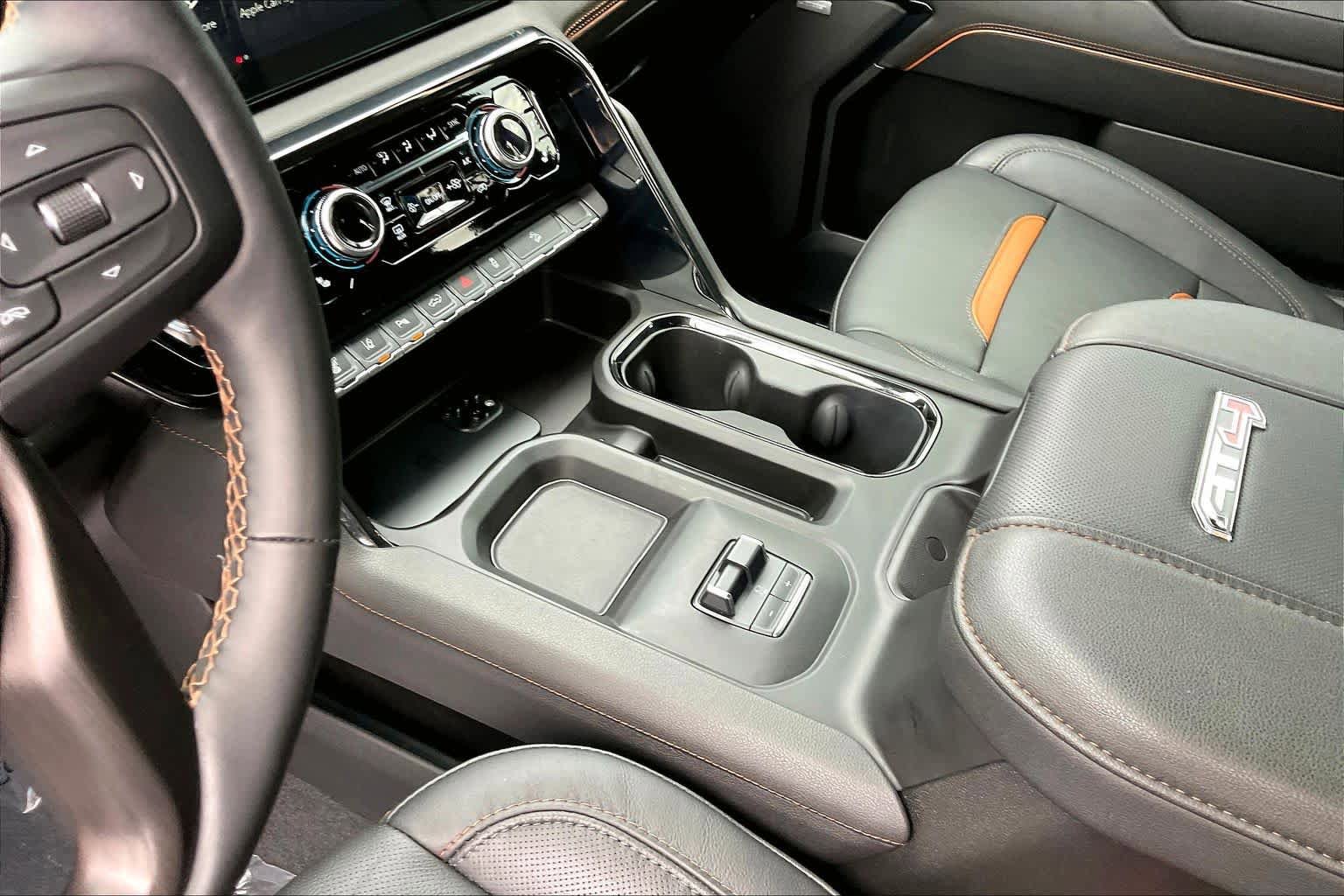 Used 2025 GMC Sierra 2500 AT4 w/ AT4 Premium Plus Package AWD/4WD image 17