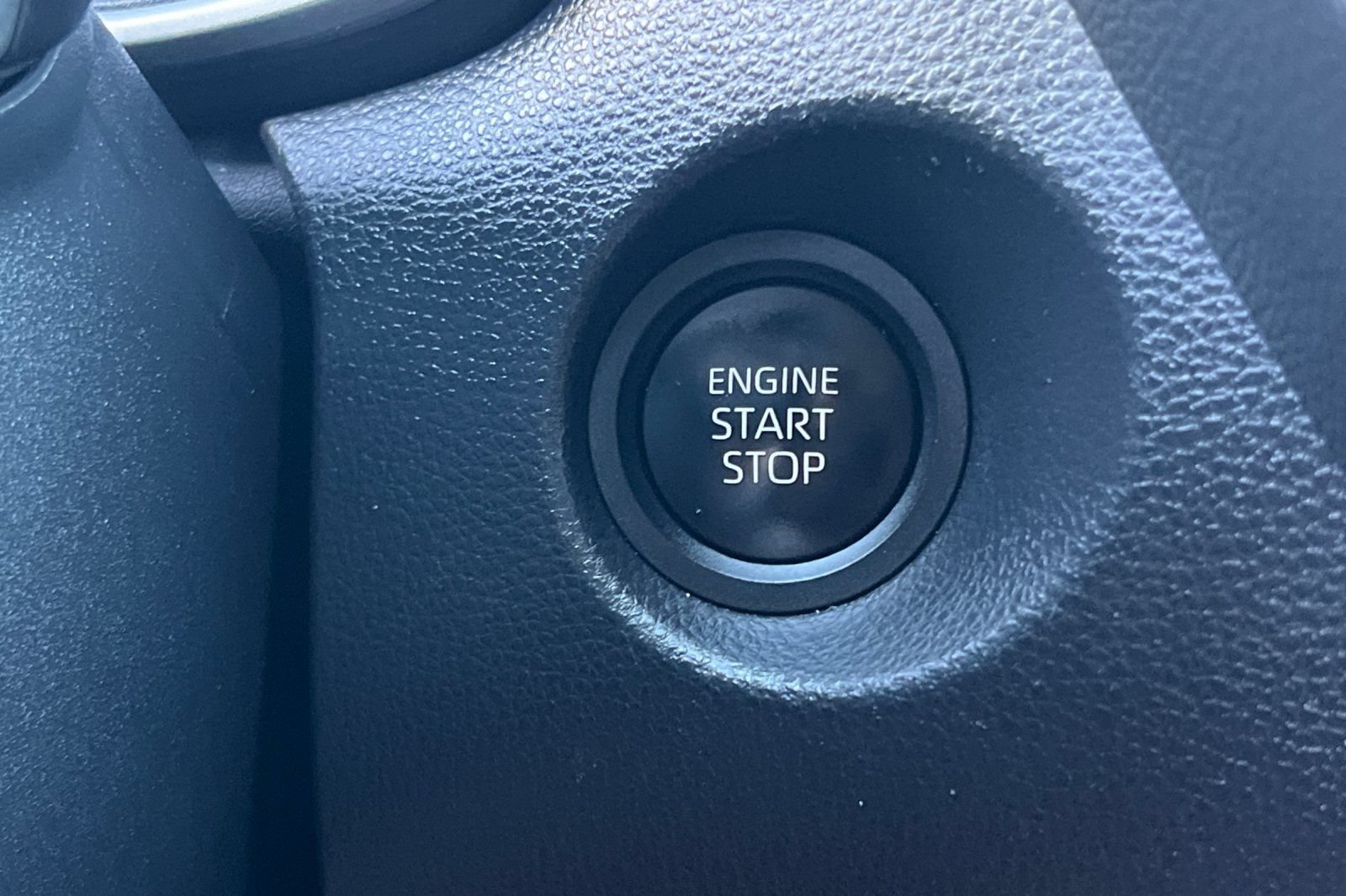 Certified 2025 Toyota Corolla Cross XLE FWD image 32