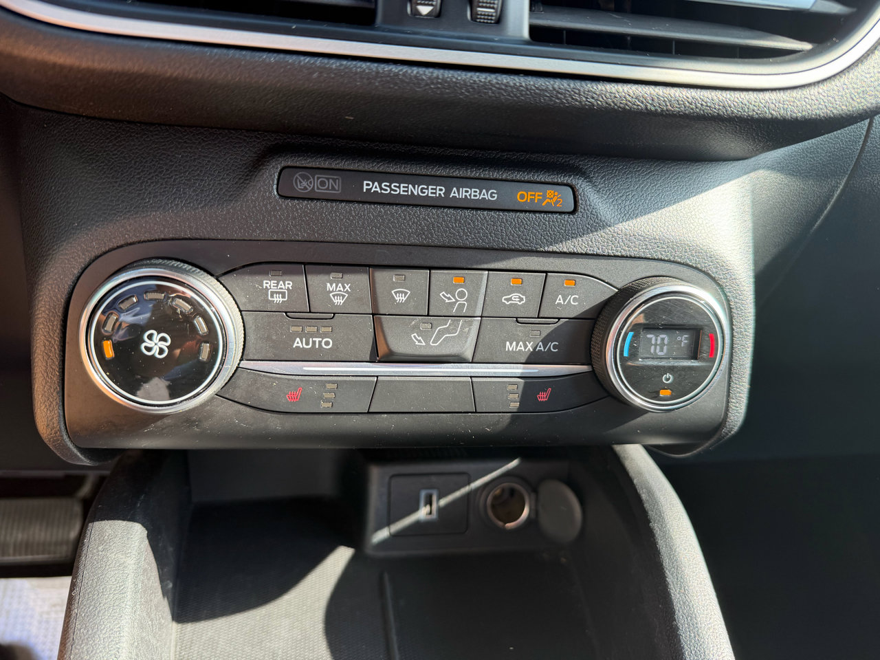 Used 2020 Ford Escape SE image 25