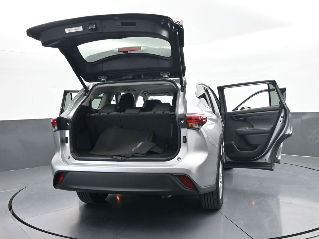 Used 2023 Toyota Highlander LE image 69