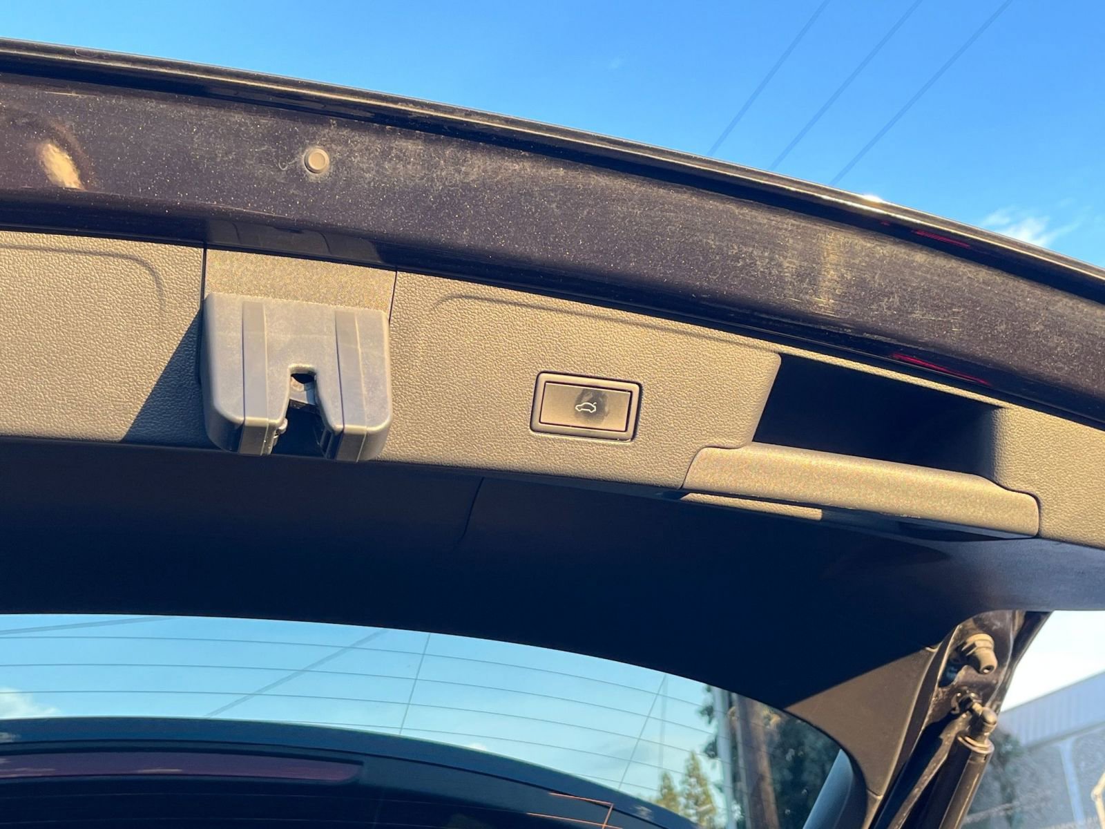 Used 2025 Volkswagen Atlas Cross Sport SE image 23