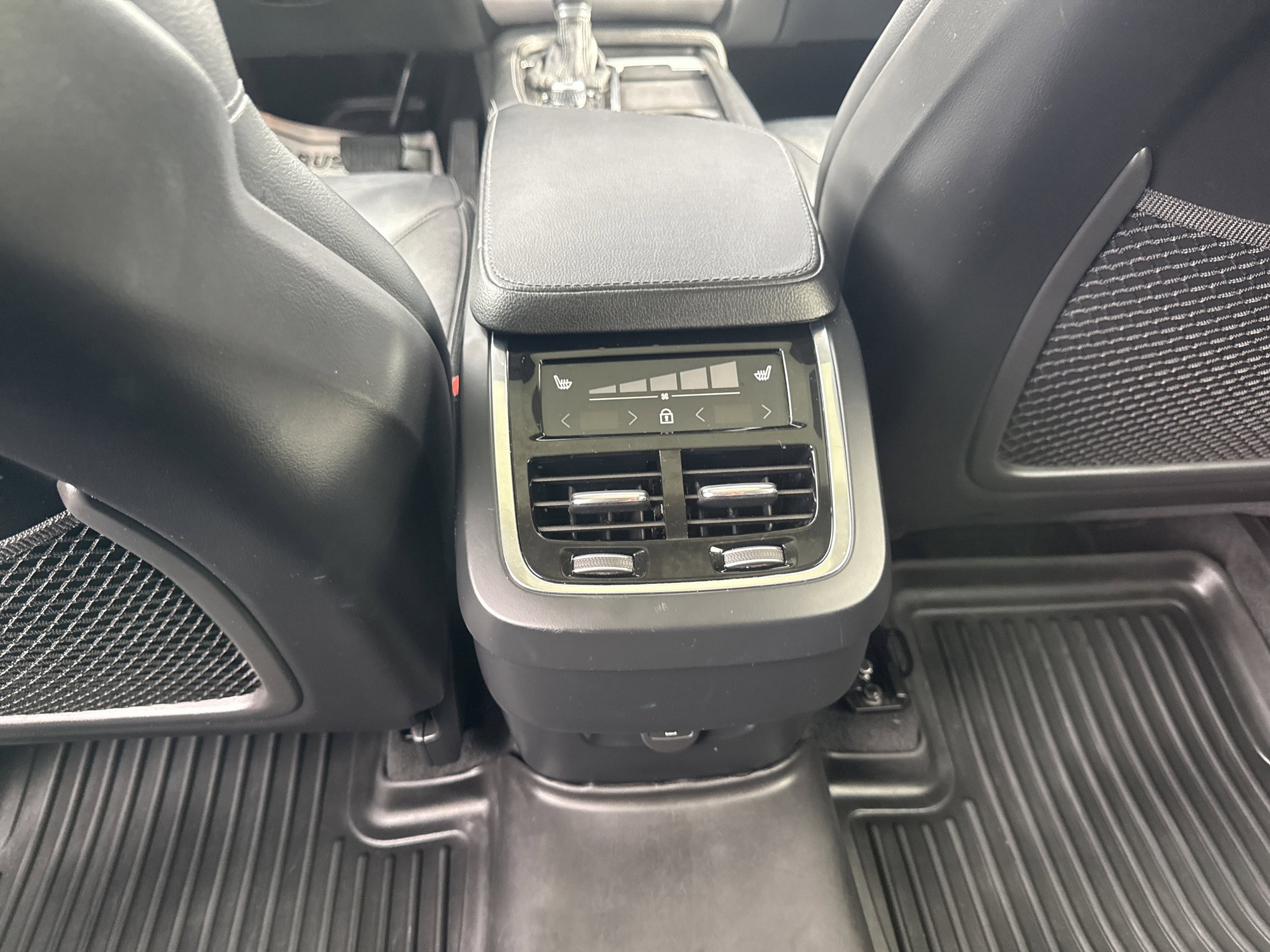 Used 2021 Volvo XC90 T5 Momentum w/ Protection Package image 13