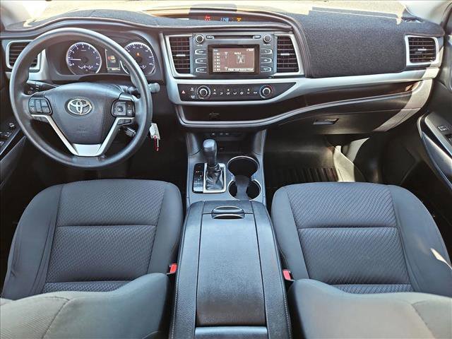 Used 2019 Toyota Highlander LE w/ Carpet Mat Package (TMS) image 18