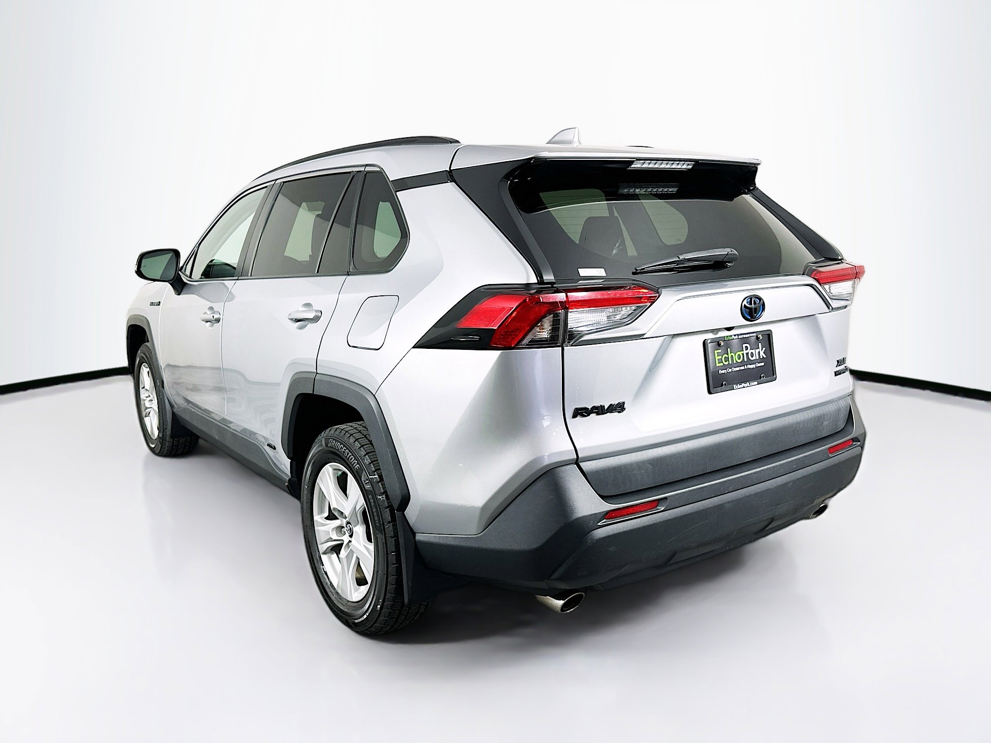 Used 2020 Toyota RAV4 XLE w/ Carpet Mat Package image 5