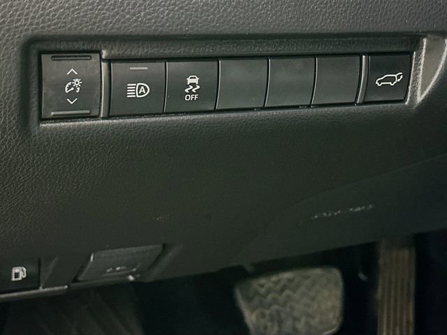 Used 2021 Toyota Venza LE image 10