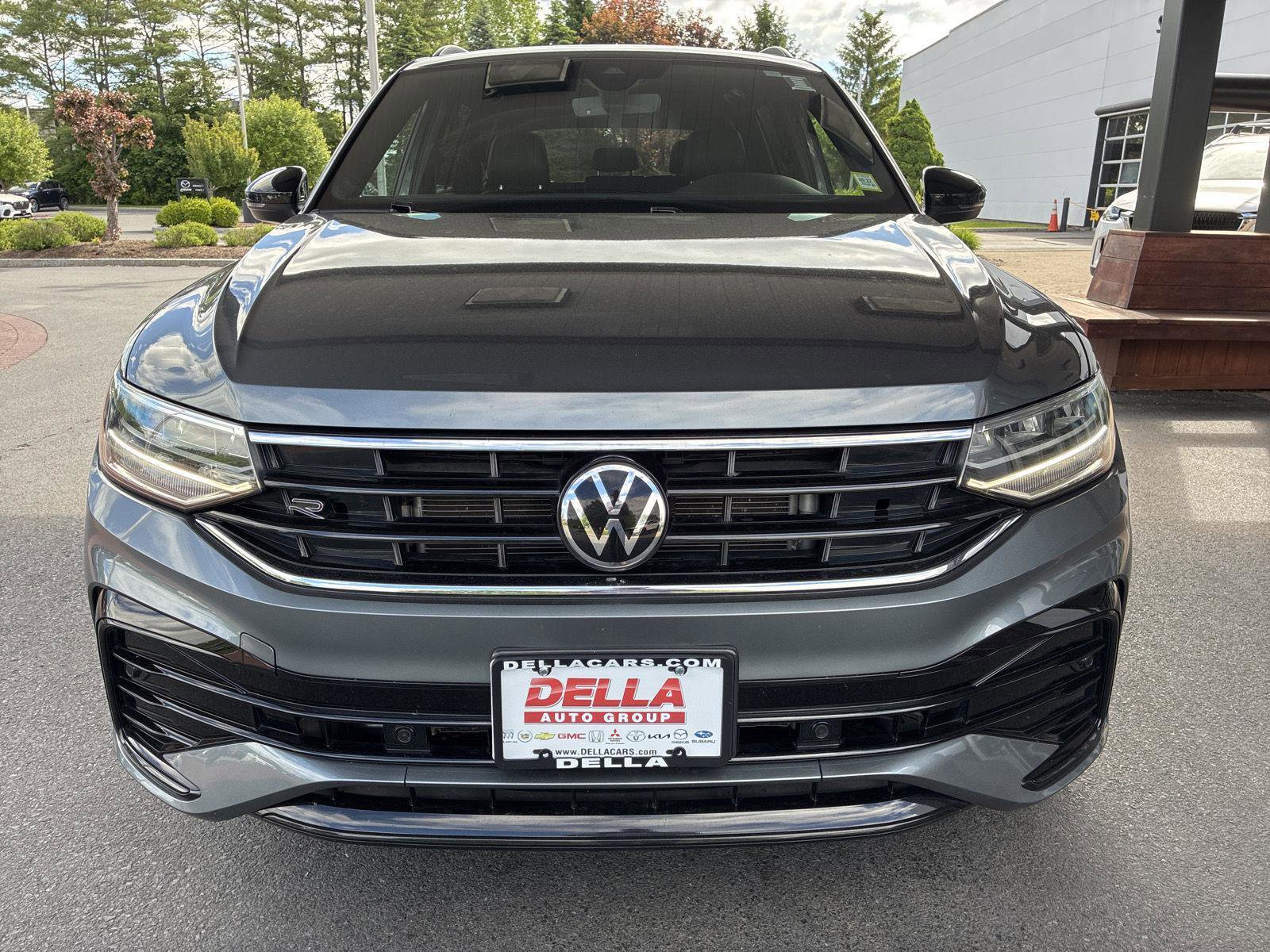 Used 2022 Volkswagen Tiguan SE R-Line AWD/4WD image 2
