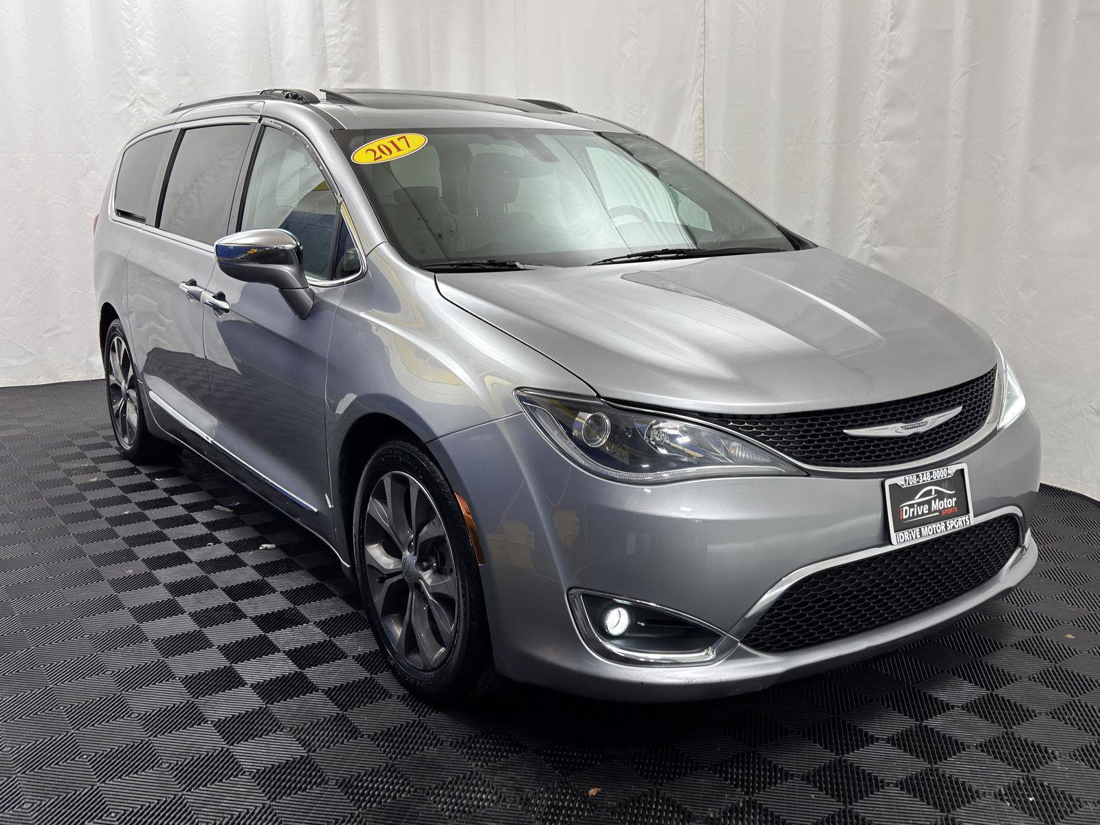 Used 2017 Chrysler Pacifica Limited image 15