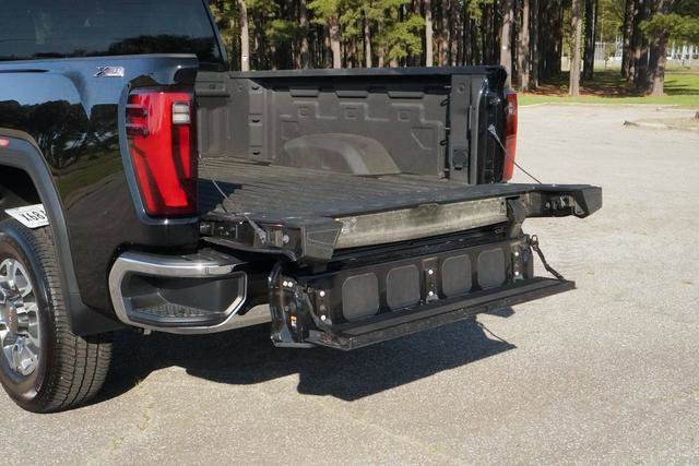 Used 2024 GMC Sierra 2500 SLT w/ SLT Convenience Package AWD/4WD image 12