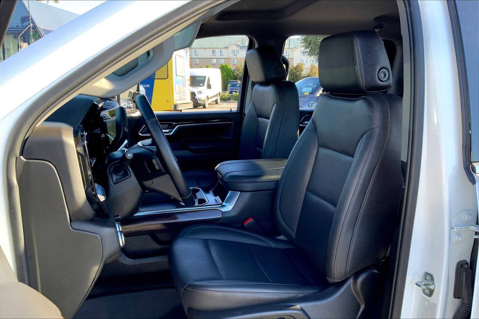 Used 2024 GMC Sierra 2500 SLT w/ SLT Premium Package image 13