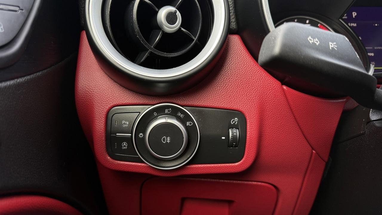 Used 2019 Alfa Romeo Stelvio AWD image 45