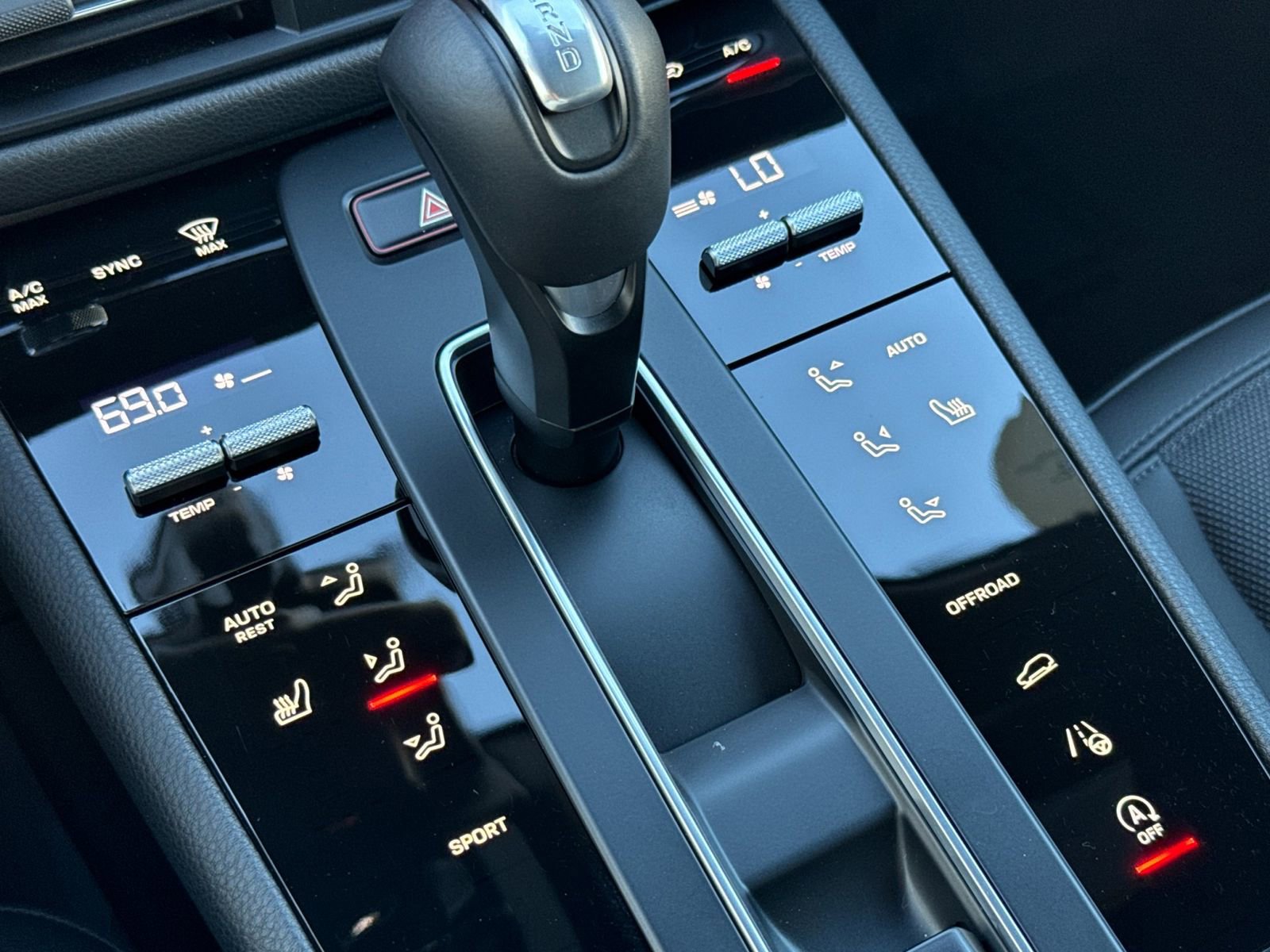 Certified 2025 Porsche Macan image 24