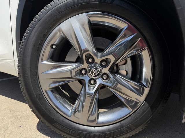 Used 2021 Toyota Highlander LE FWD image 9