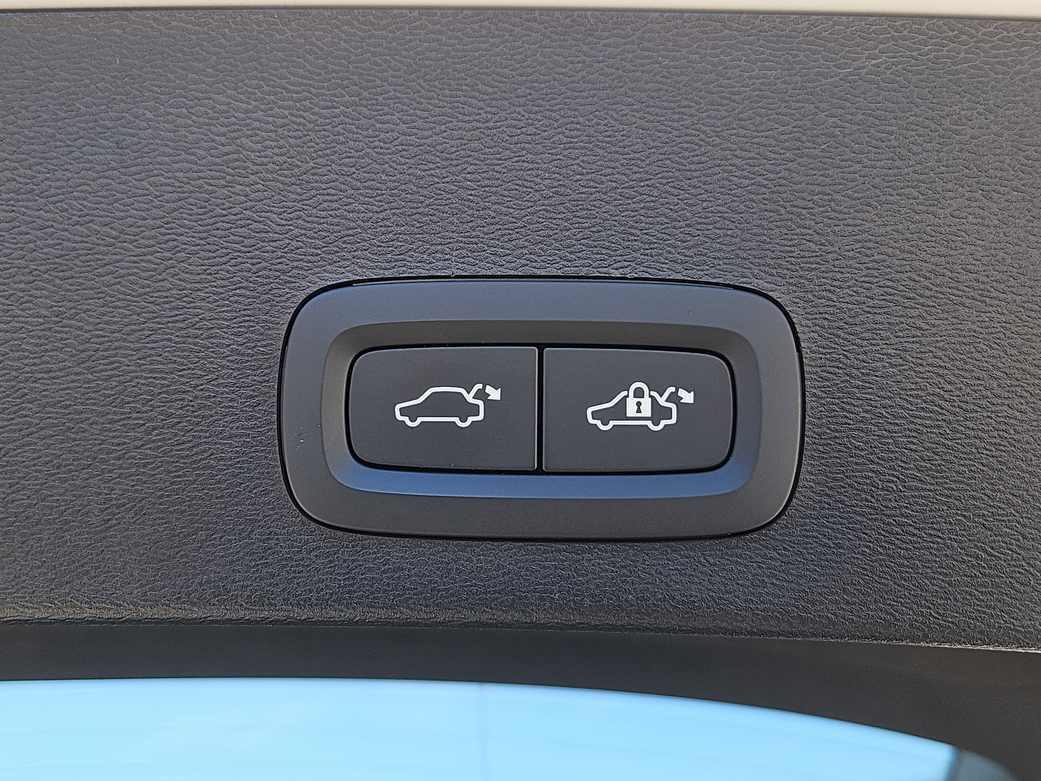 Used 2026 Volvo XC40 B5 Plus w/ Protection Package Premier image 14