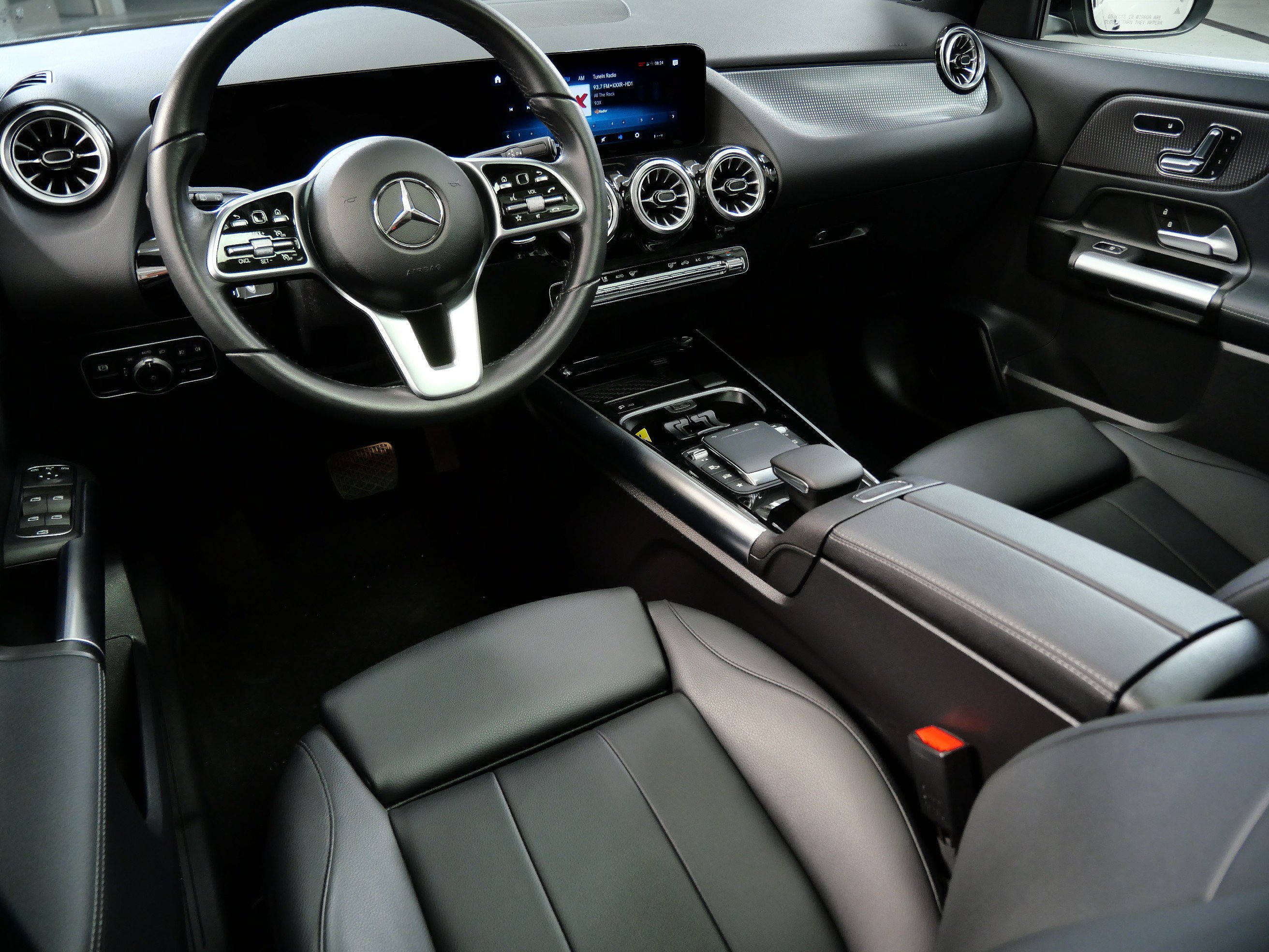 Used 2023 Mercedes-Benz GLA 250 4MATIC w/ Premium Package image 2