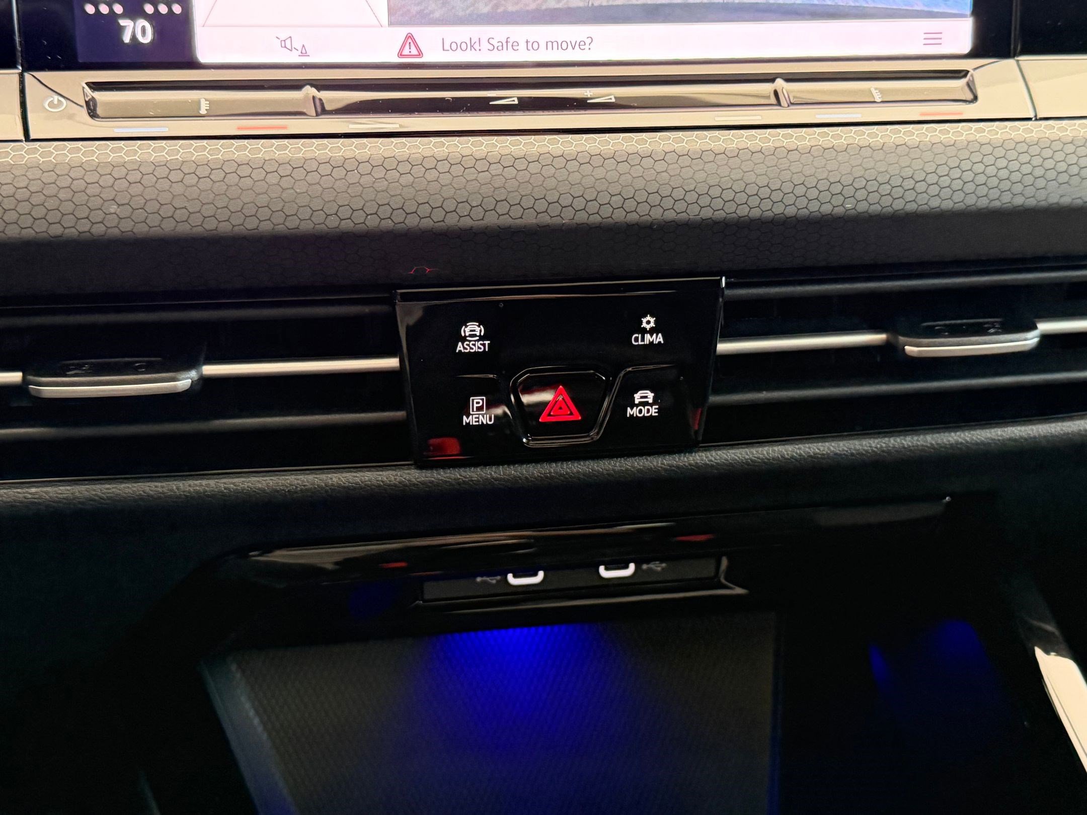 Used 2024 Volkswagen GTI SE w/ MDO Package image 28