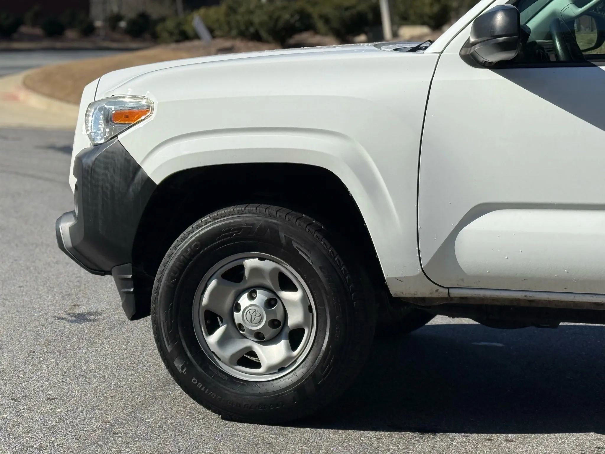 Used 2016 Toyota Tacoma SR image 9