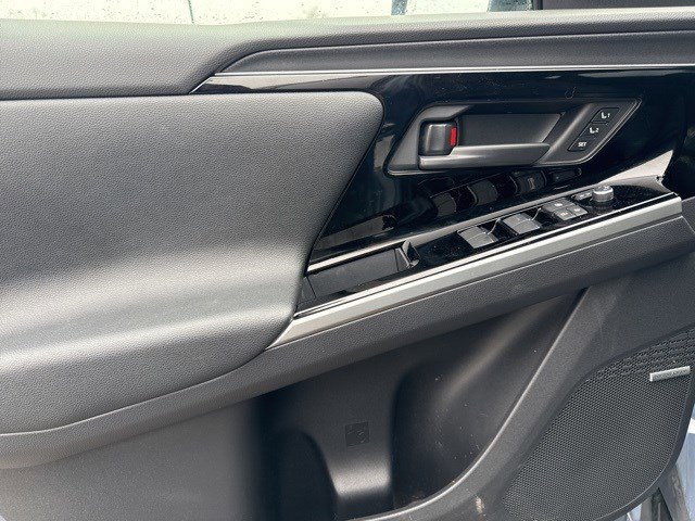 Used 2024 Subaru Solterra Touring image 10
